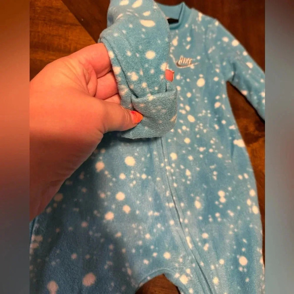 Nike One Pieces Baby Nike Fleece Footies - Picture 4 of 7